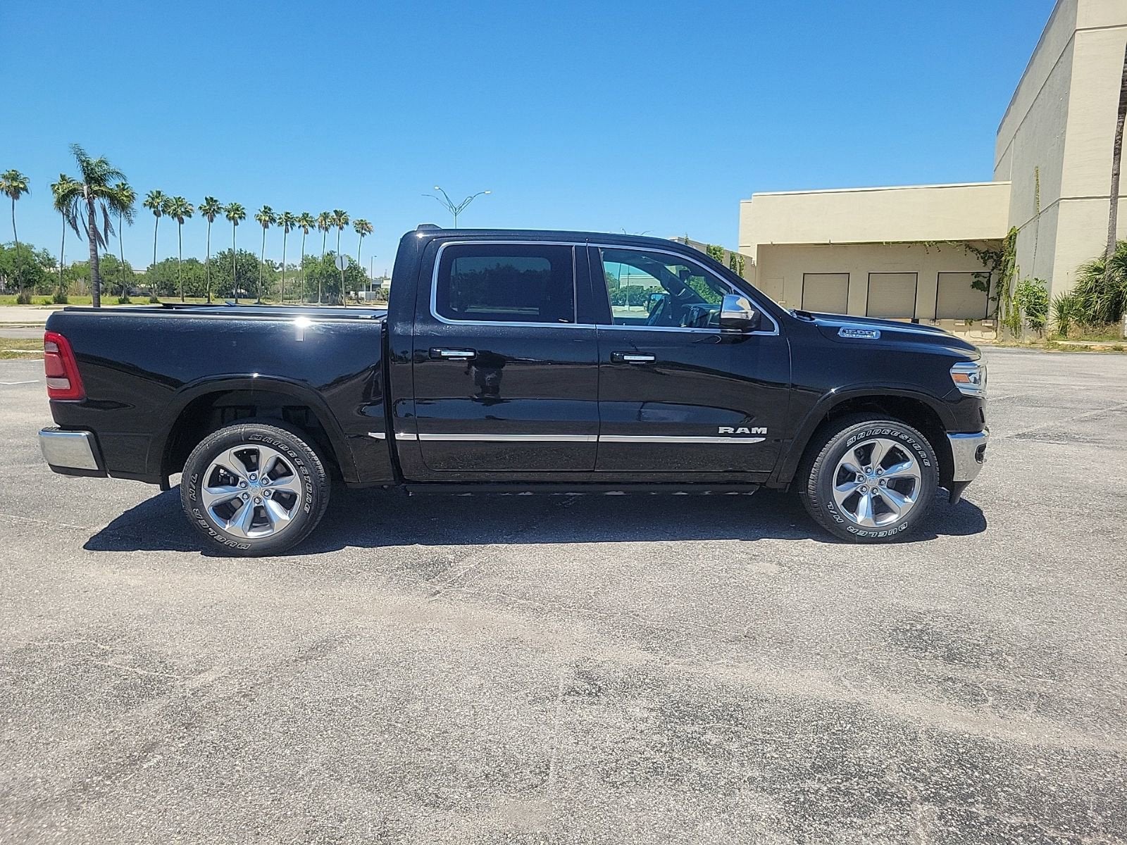 2022 RAM 1500 Limited Crew Cab 4x2 5'7" Box