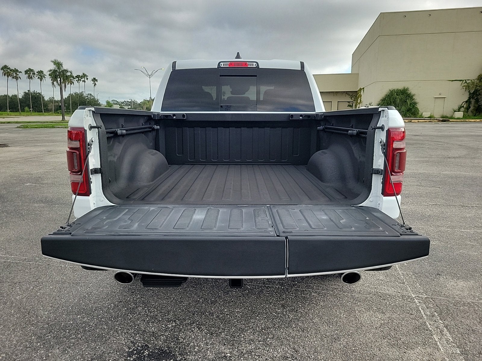 2022 RAM 1500 Limited Crew Cab 4x2 5'7" Box