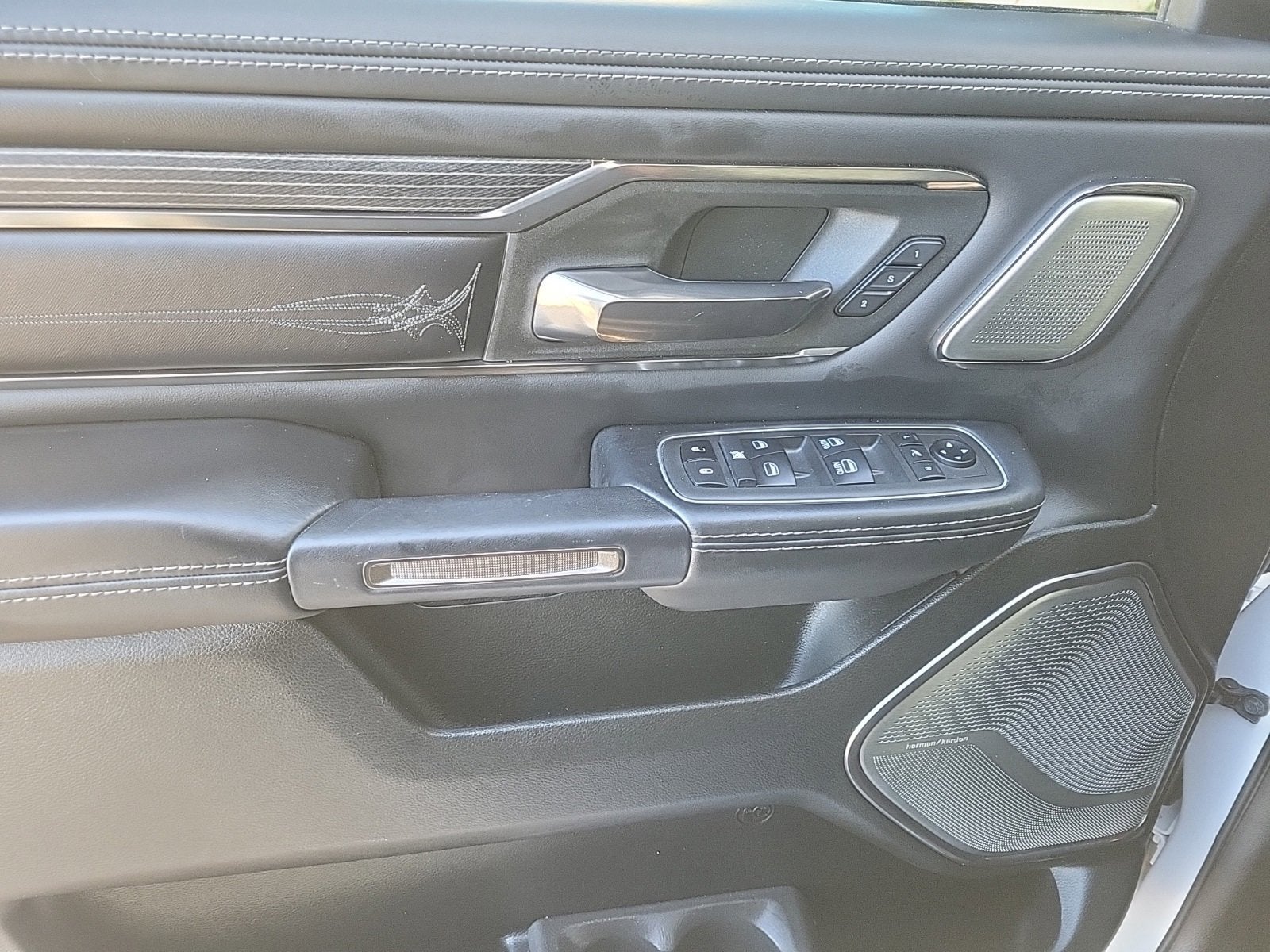 2021 RAM 1500 Limited Crew Cab 4x4 5'7" Box