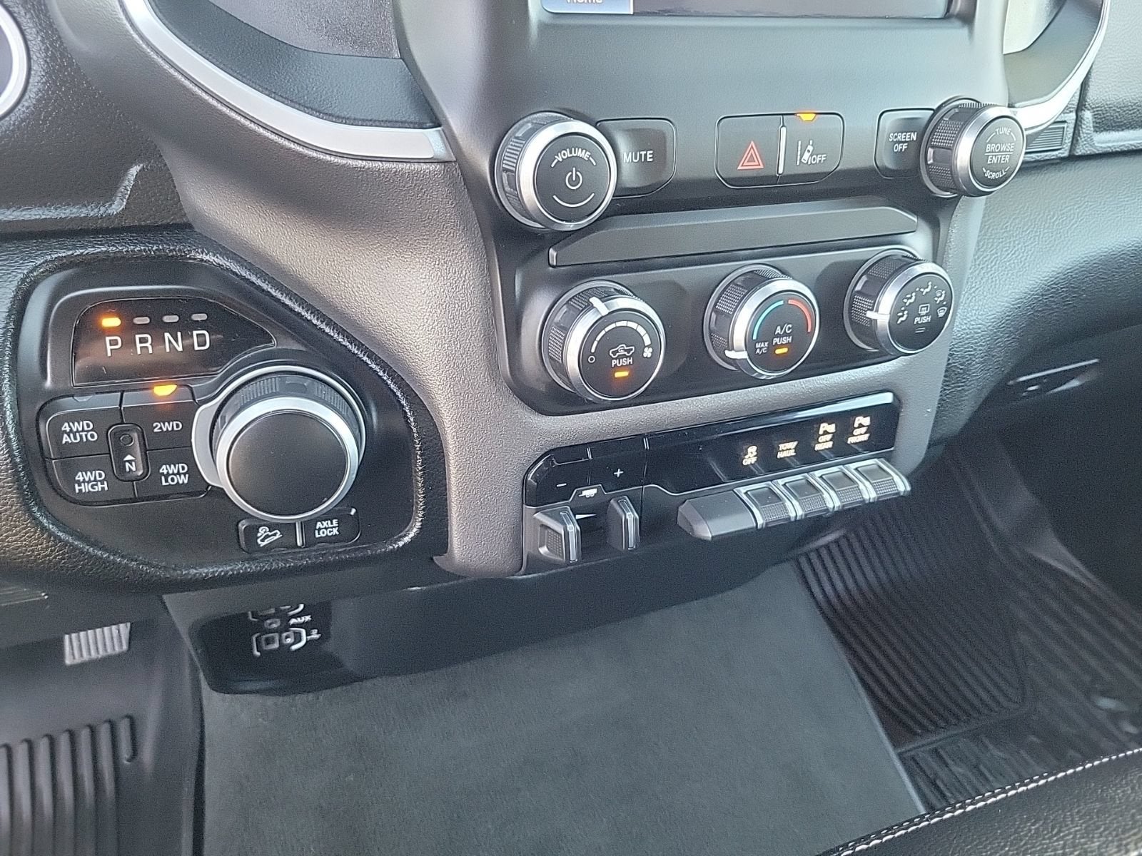 2022 RAM 1500 Big Horn Crew Cab 4x4 6'4" Box