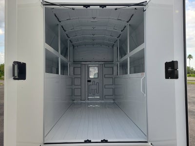 2025 GMC Savana Cutaway 3500 1WT