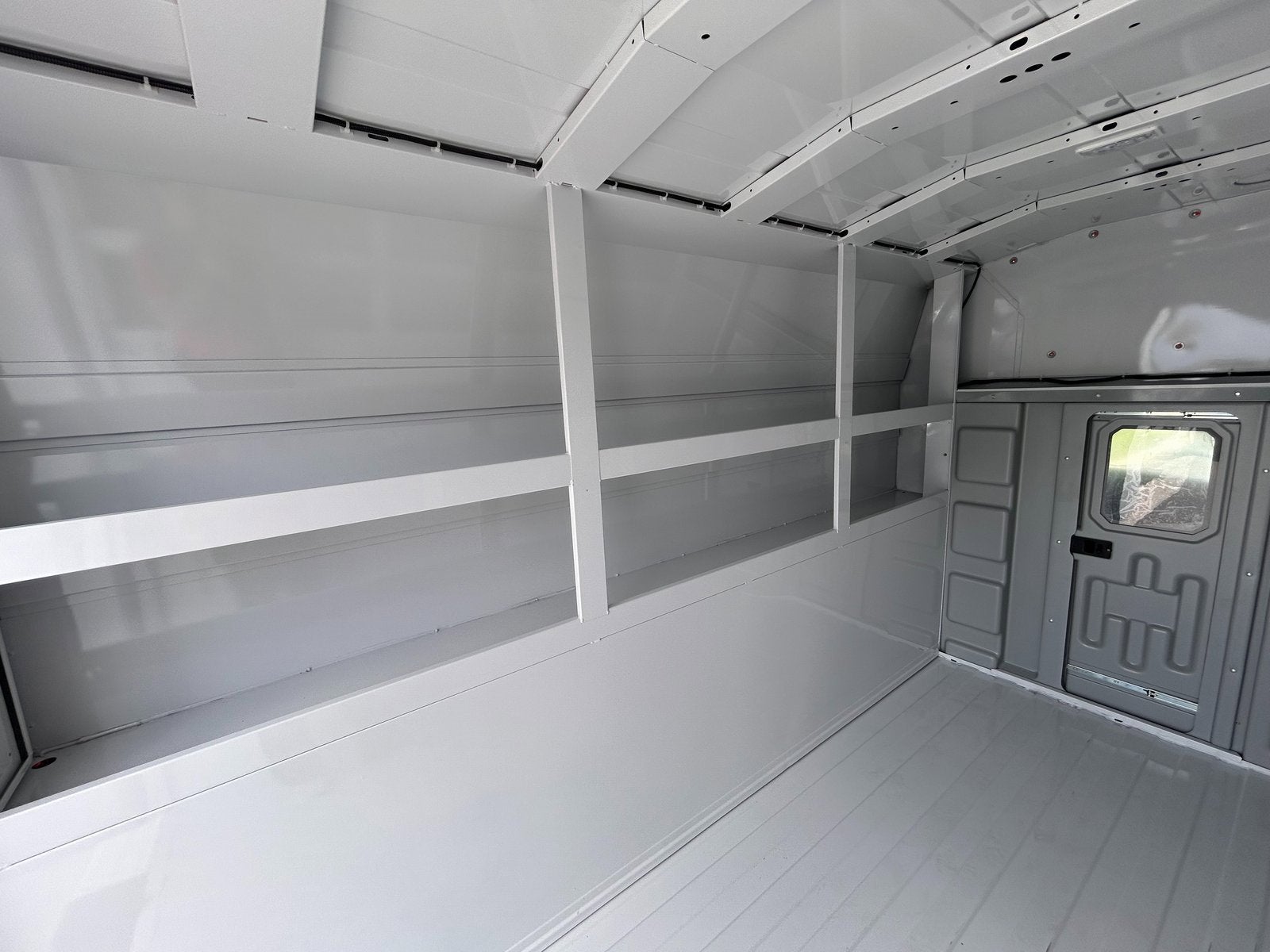 2025 GMC Savana Cutaway 3500 1WT