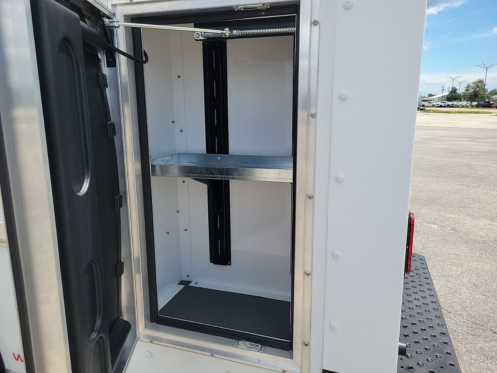 2026 GMC Savana Cutaway 3500 1WT