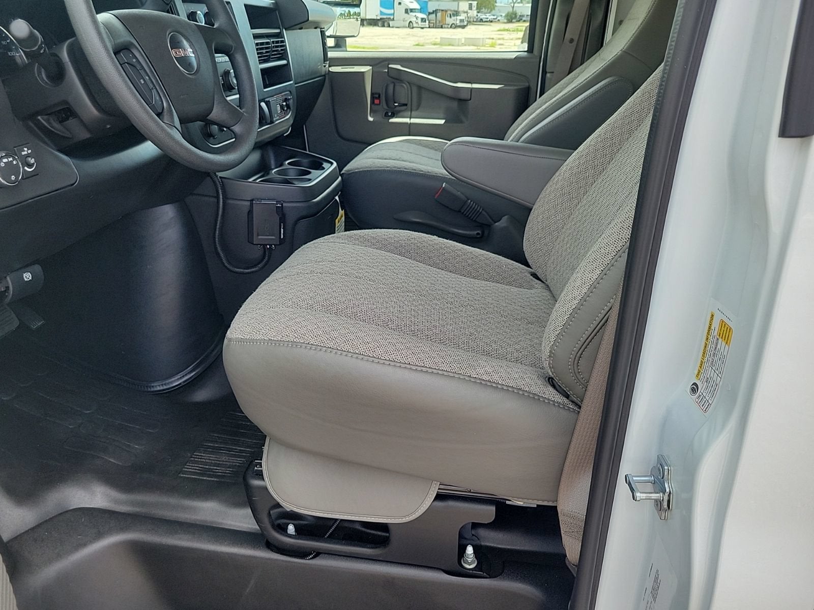 2026 GMC Savana Cutaway 3500 1WT