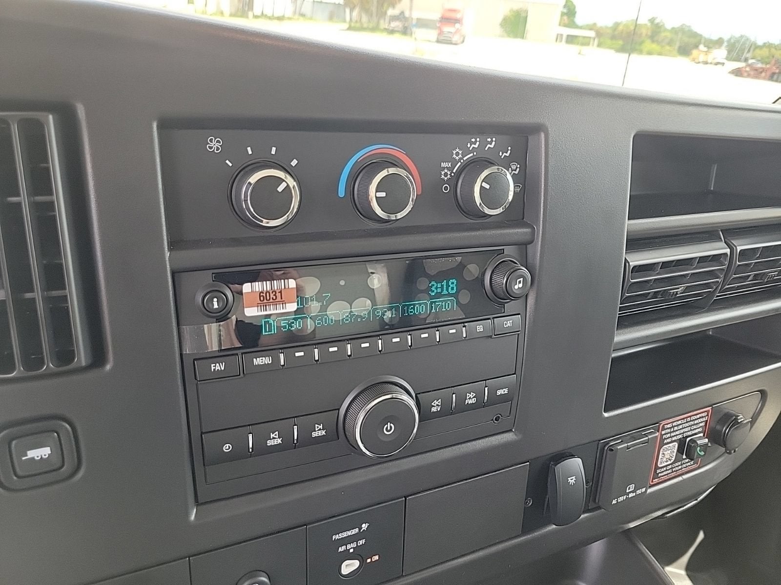 2026 GMC Savana Cutaway 3500 1WT