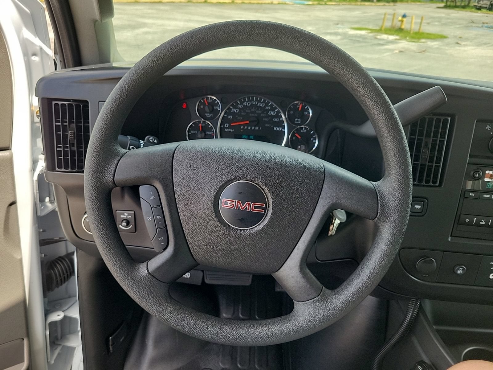 2026 GMC Savana Cutaway 3500 1WT