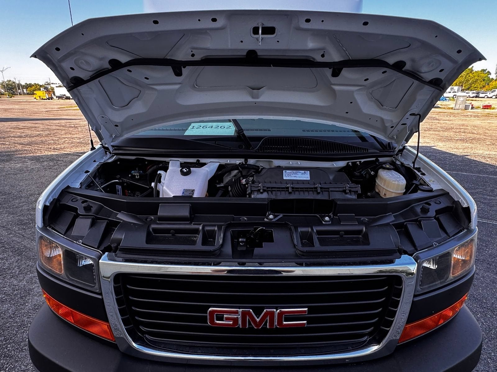 2026 GMC Savana Cutaway 3500 1WT