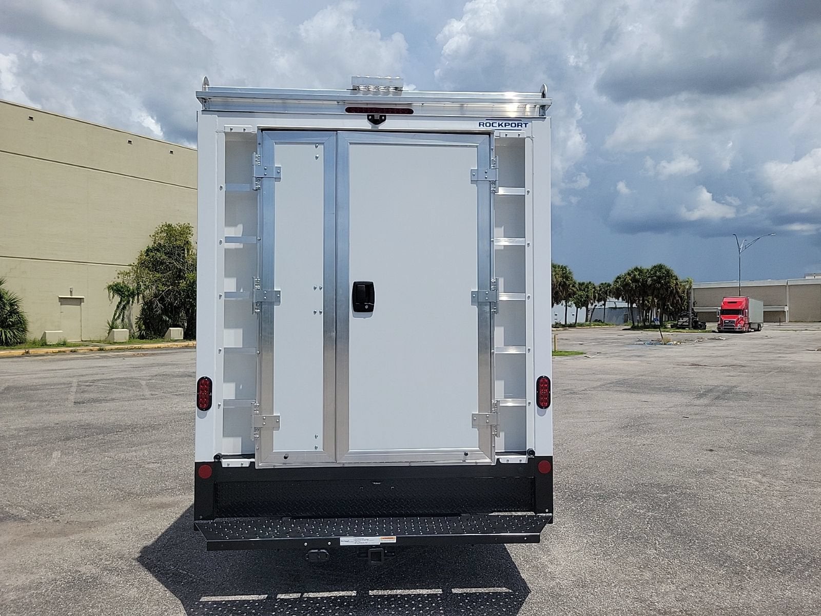 2026 GMC Savana Cutaway 3500 1WT