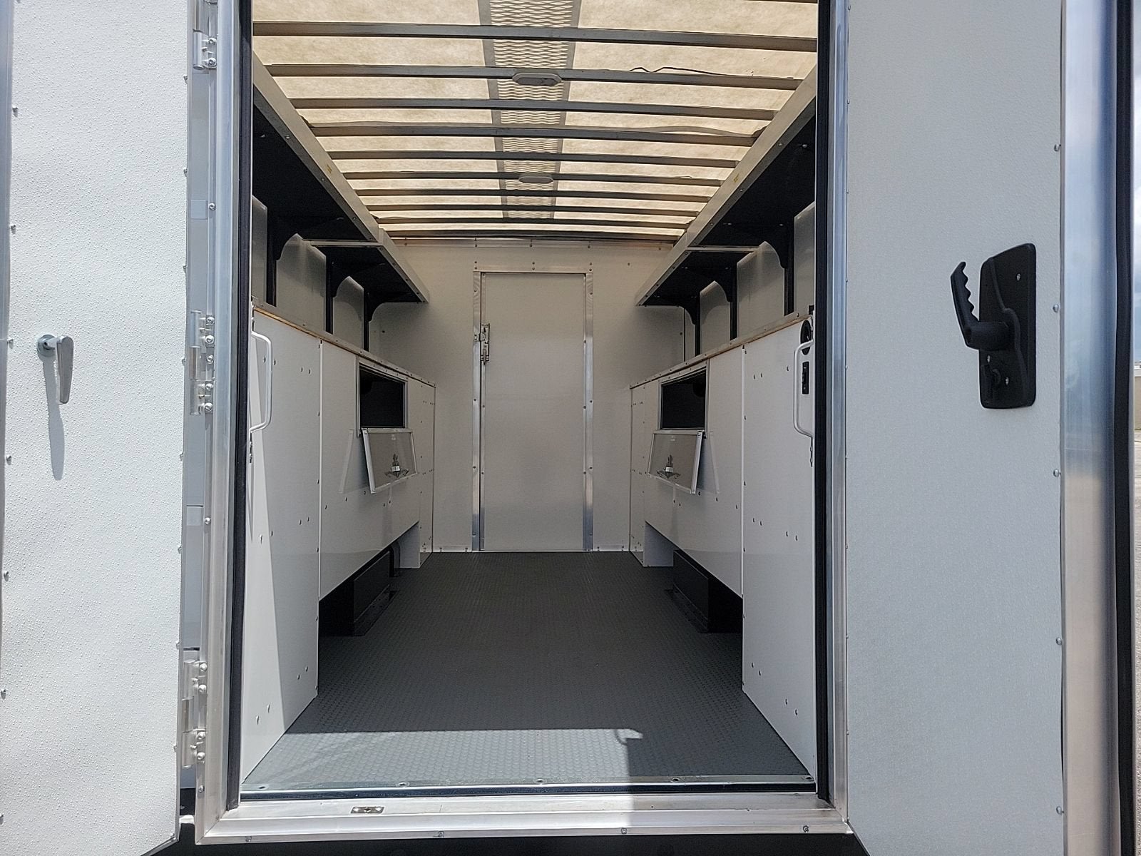 2026 GMC Savana Cutaway 3500 1WT