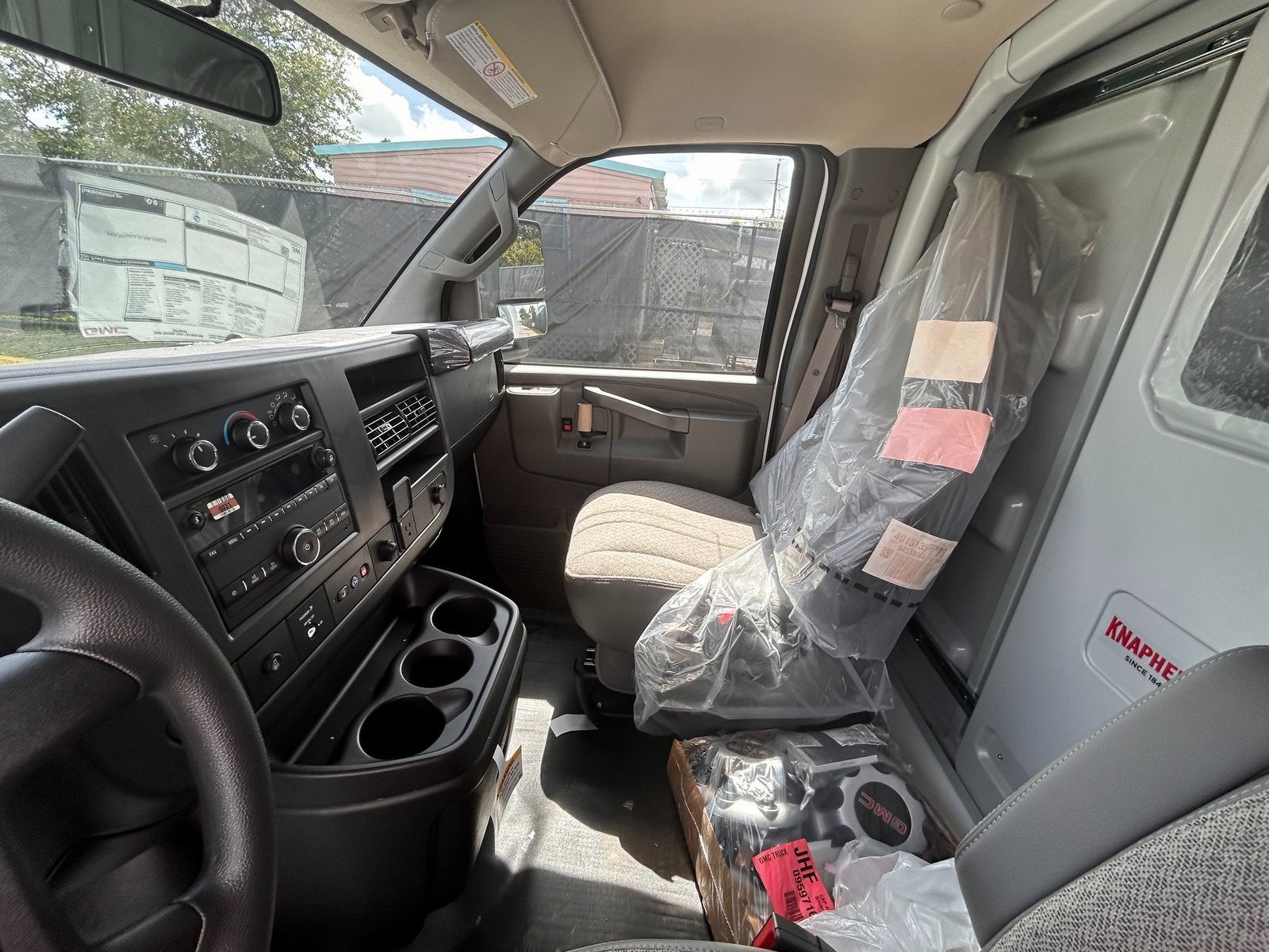 2025 GMC Savana Cutaway 3500 1WT