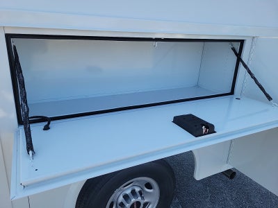 2025 GMC Savana Cutaway 3500 1WT