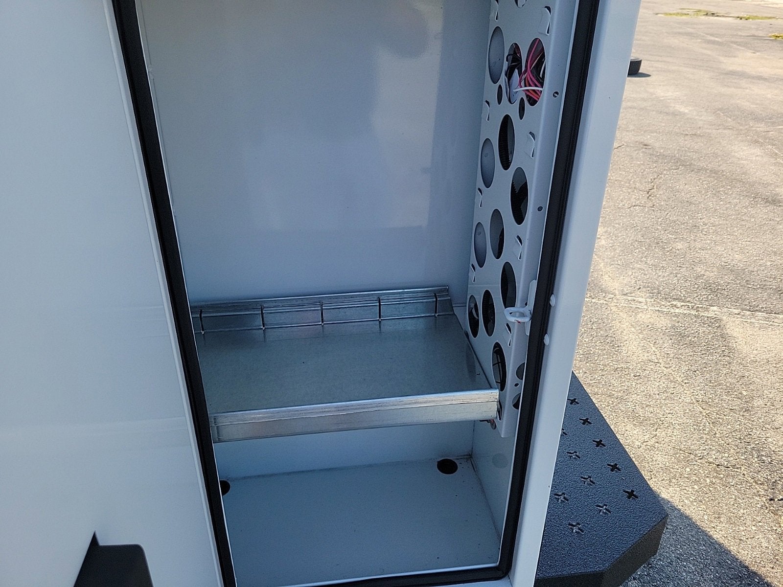 2025 GMC Savana Cutaway 3500 1WT