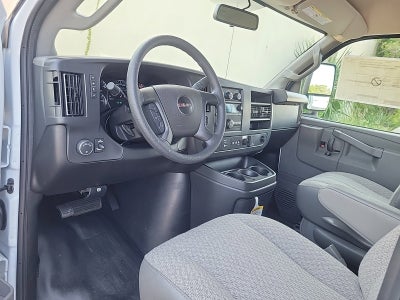 2025 GMC Savana Cutaway 3500 1WT