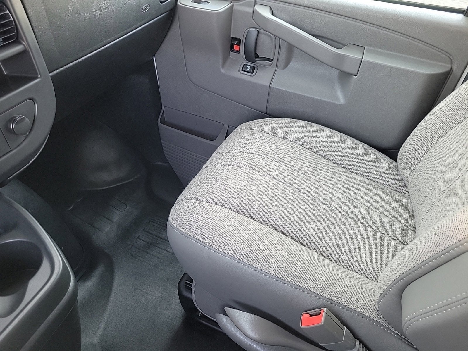 2025 GMC Savana Cutaway 3500 1WT