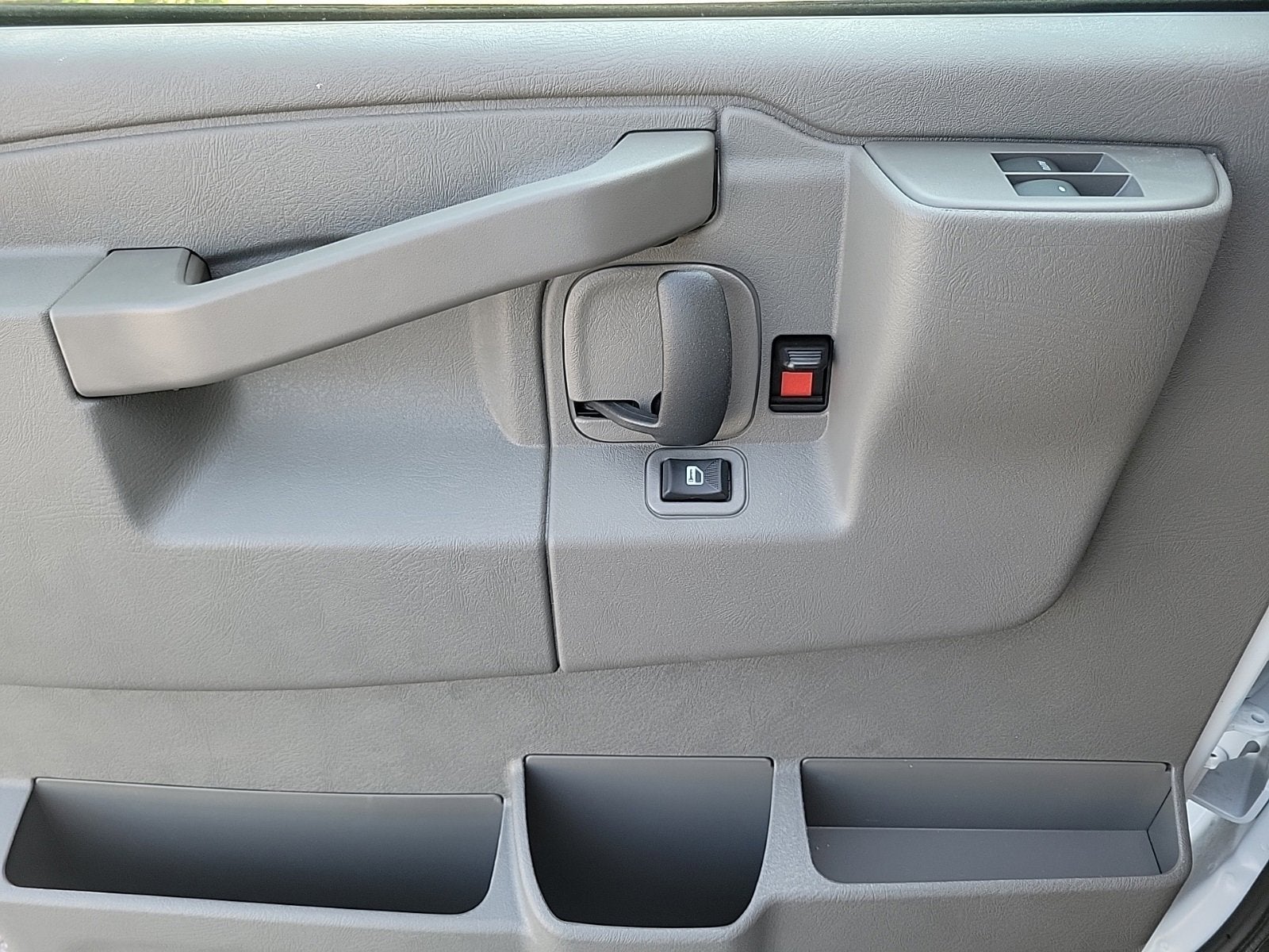 2025 GMC Savana Cutaway 3500 1WT