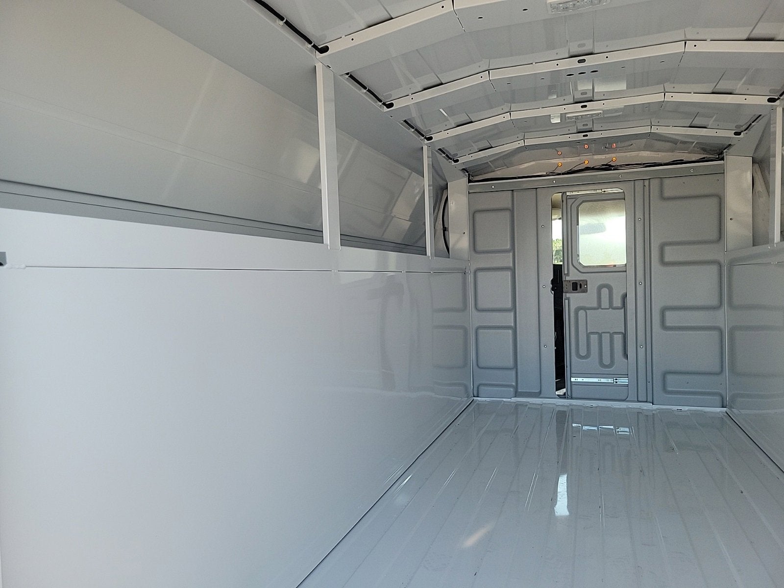 2025 GMC Savana Cutaway 3500 1WT