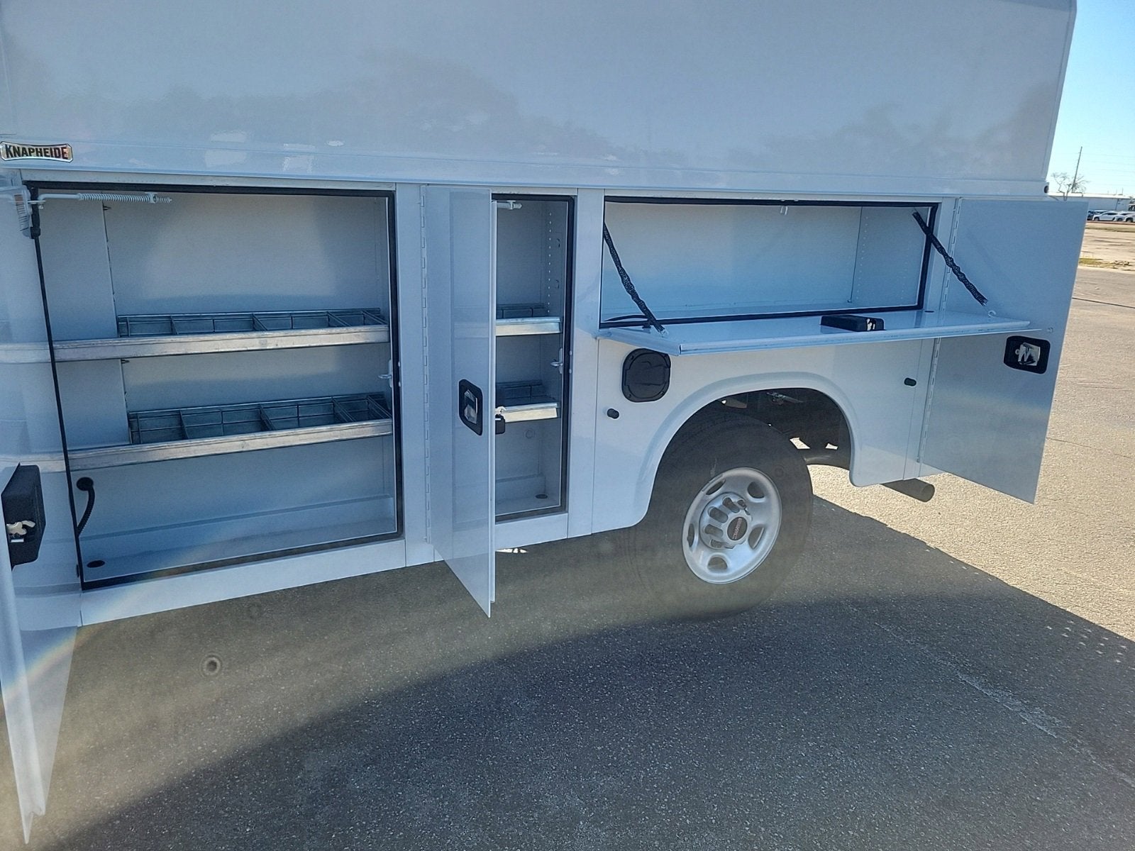 2025 GMC Savana Cutaway 3500 1WT