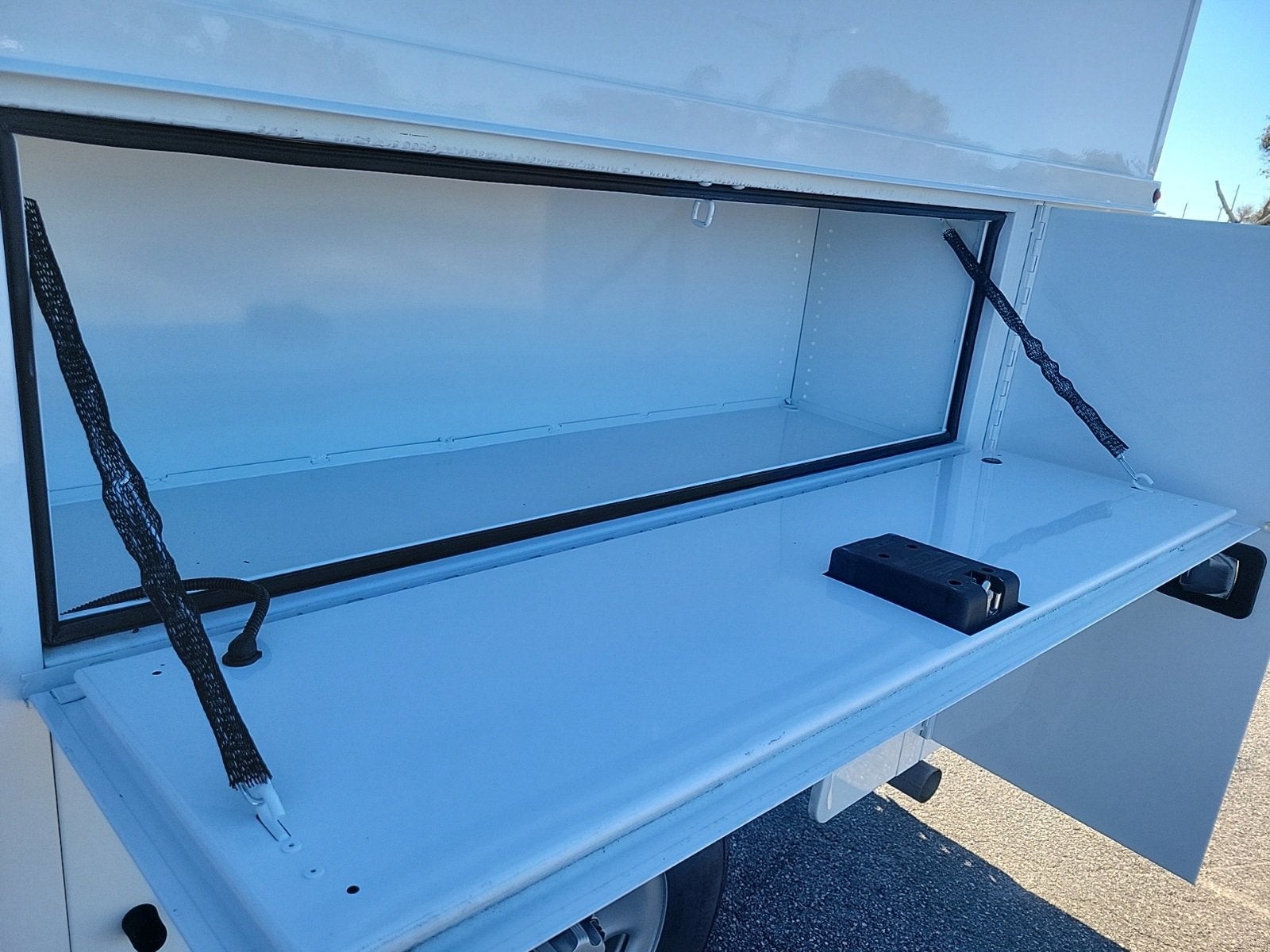 2025 GMC Savana Cutaway 3500 1WT