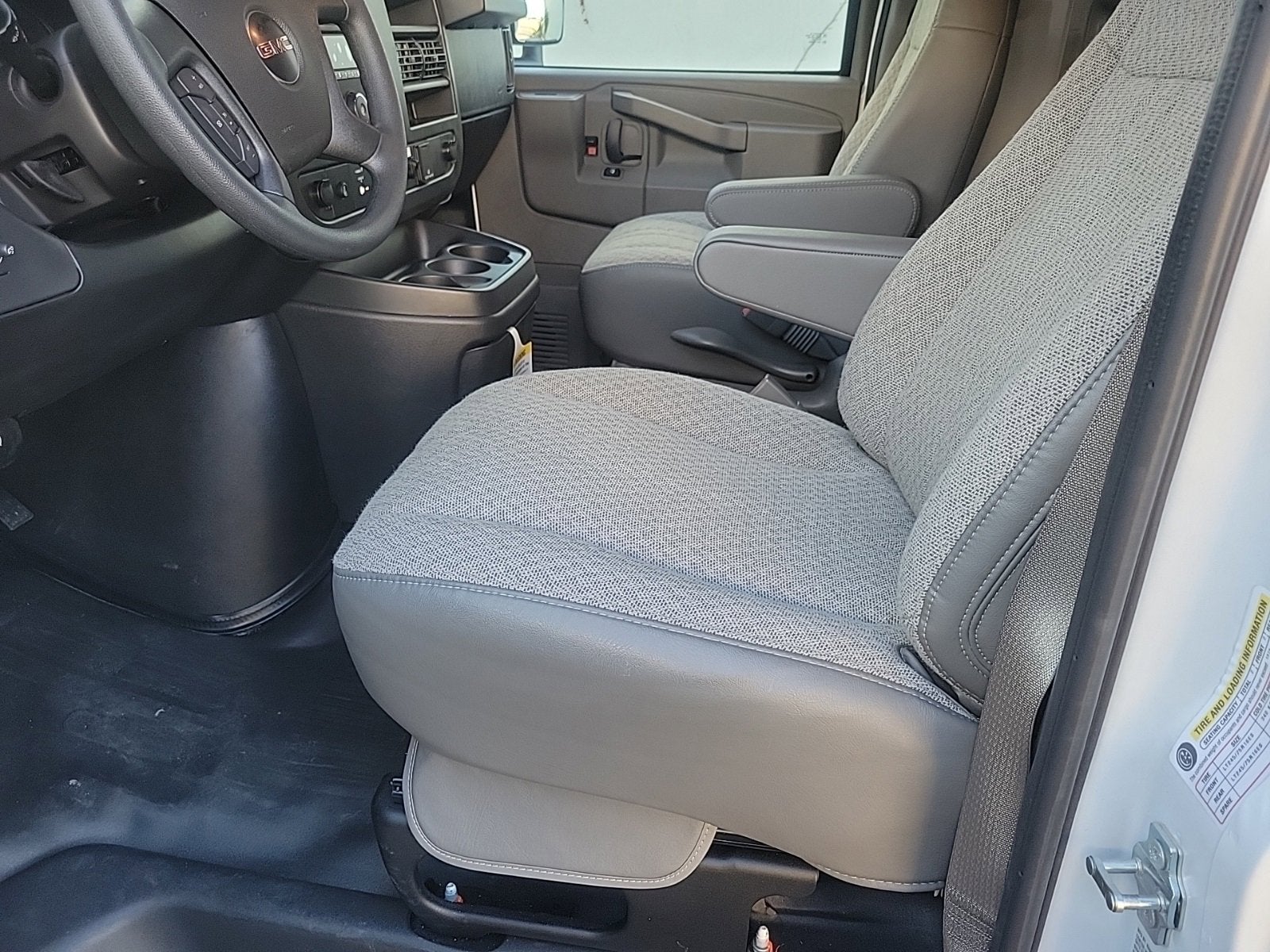 2025 GMC Savana Cutaway 3500 1WT