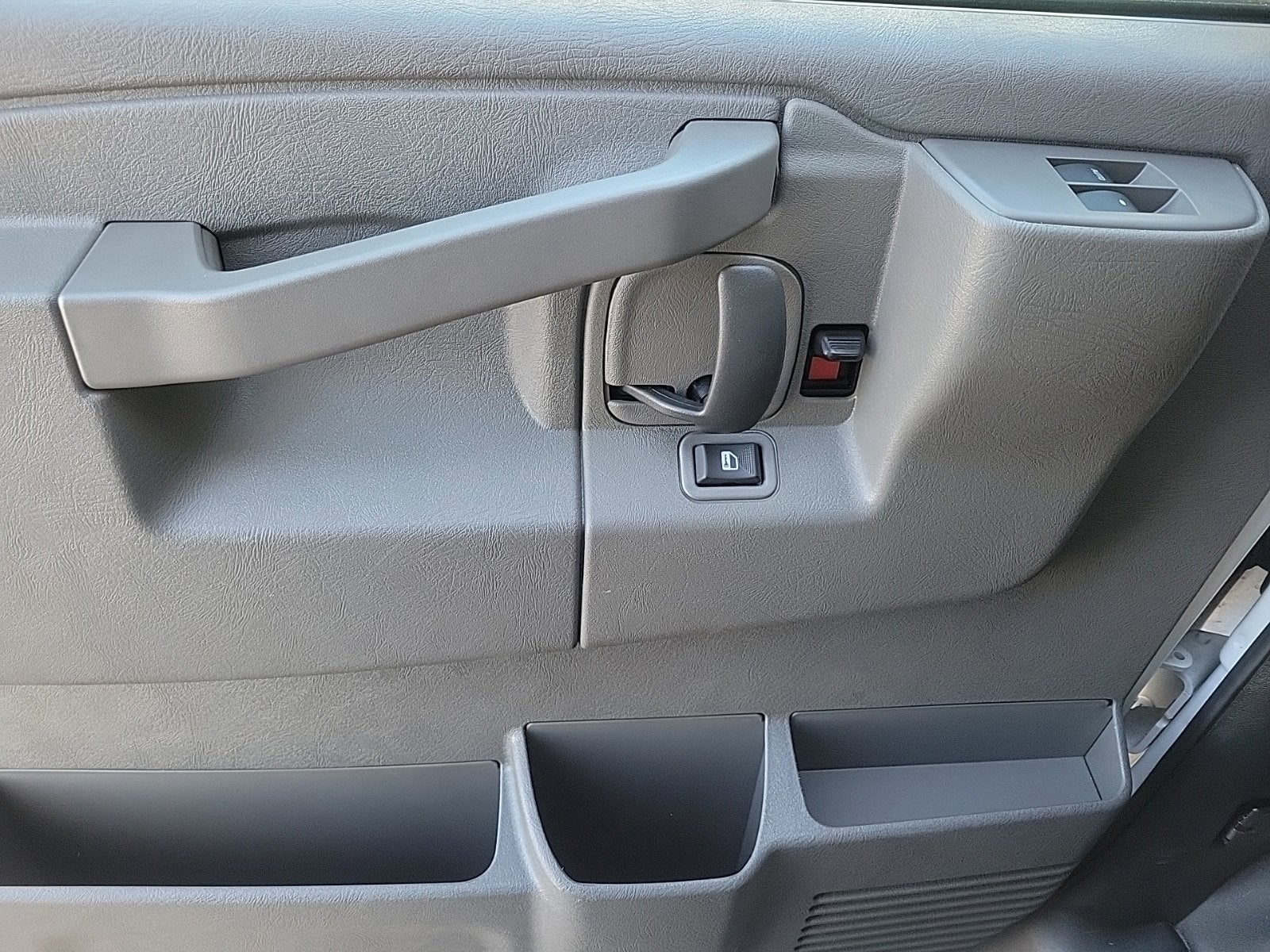 2025 GMC Savana Cutaway 3500 1WT