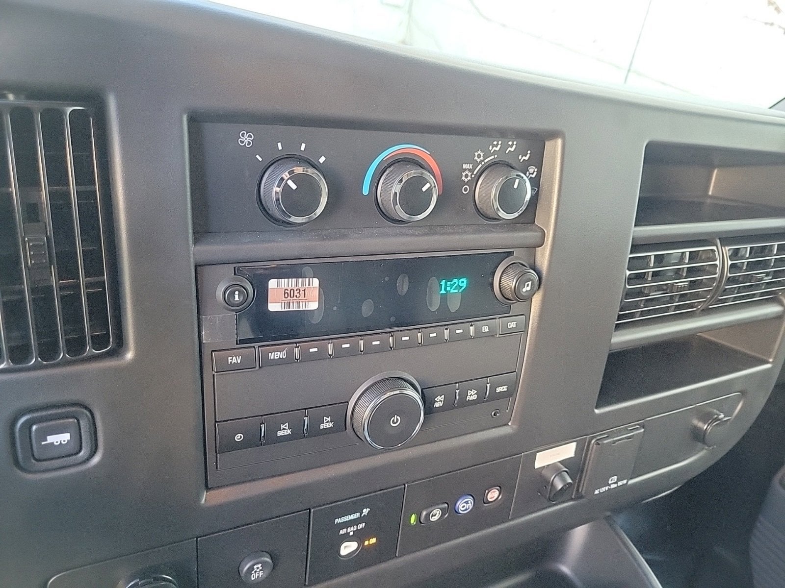 2025 GMC Savana Cutaway 3500 1WT