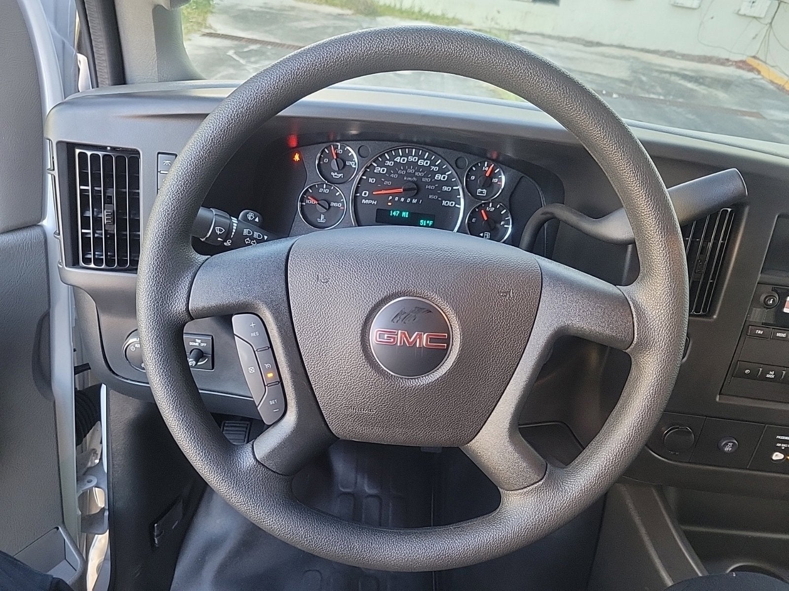 2025 GMC Savana Cutaway 3500 1WT