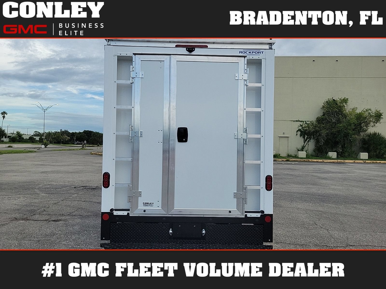 2026 GMC Savana Cutaway 3500 1WT