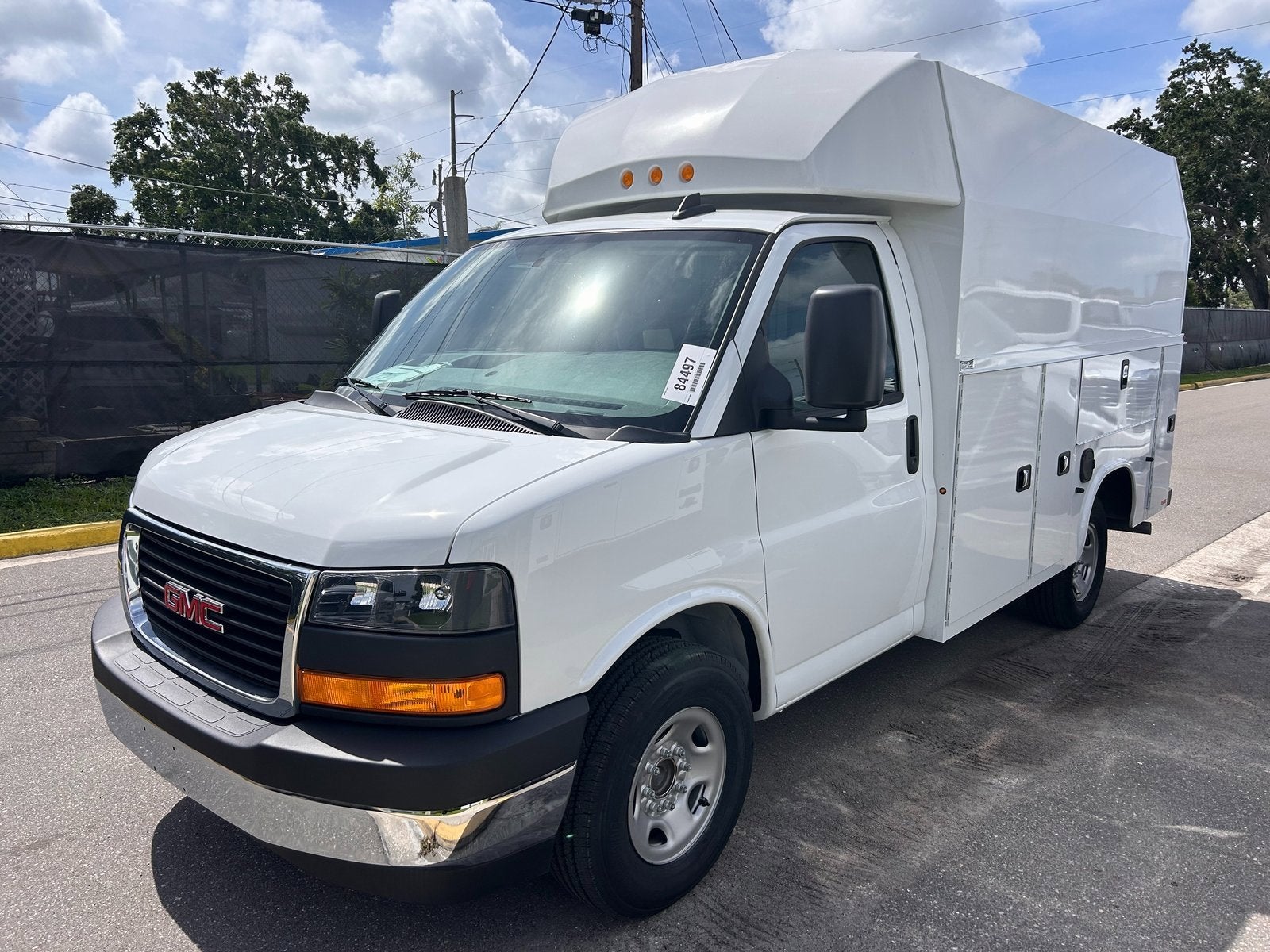 2025 GMC Savana Cutaway 3500 1WT