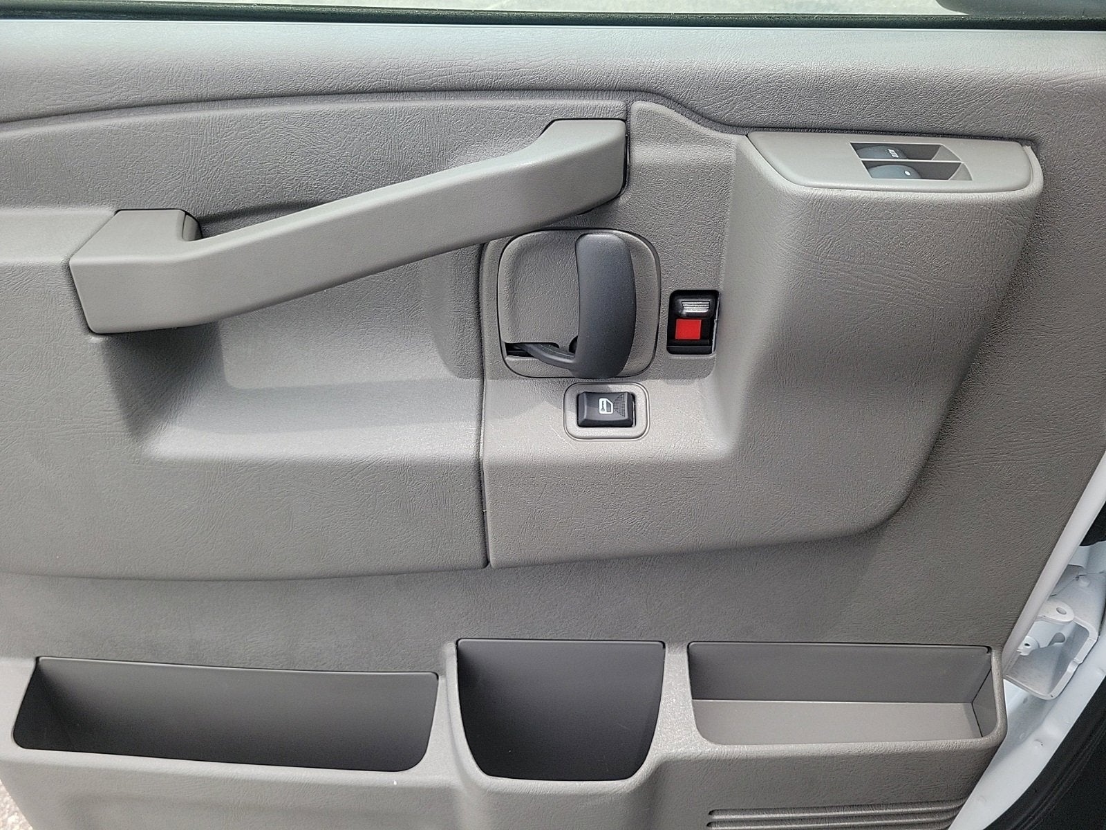 2025 GMC Savana Cutaway 3500 1WT