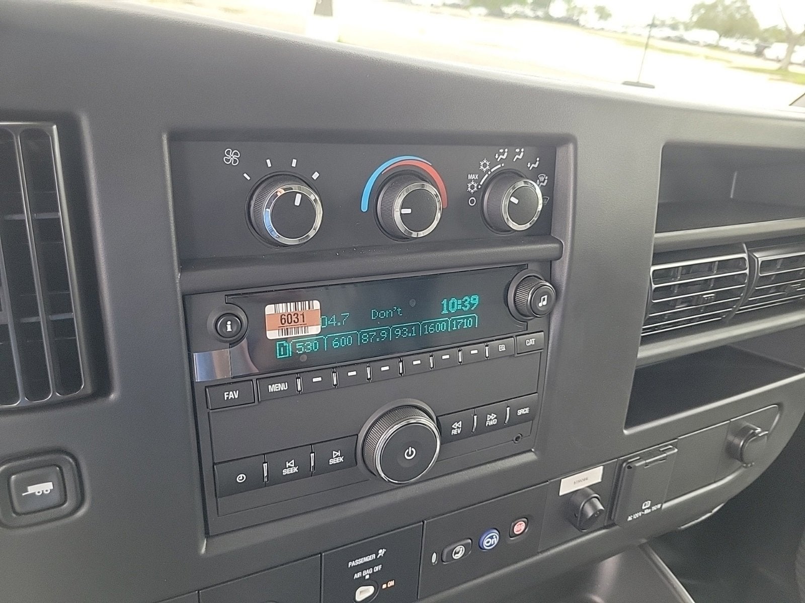 2025 GMC Savana Cutaway 3500 1WT