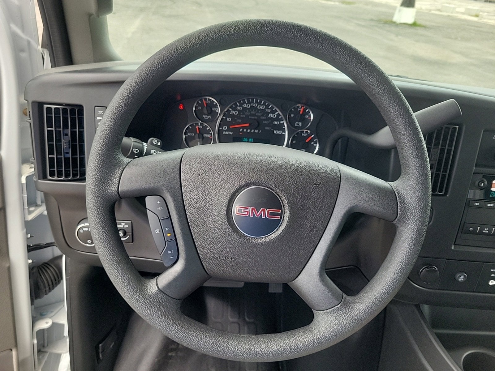 2025 GMC Savana Cutaway 3500 1WT