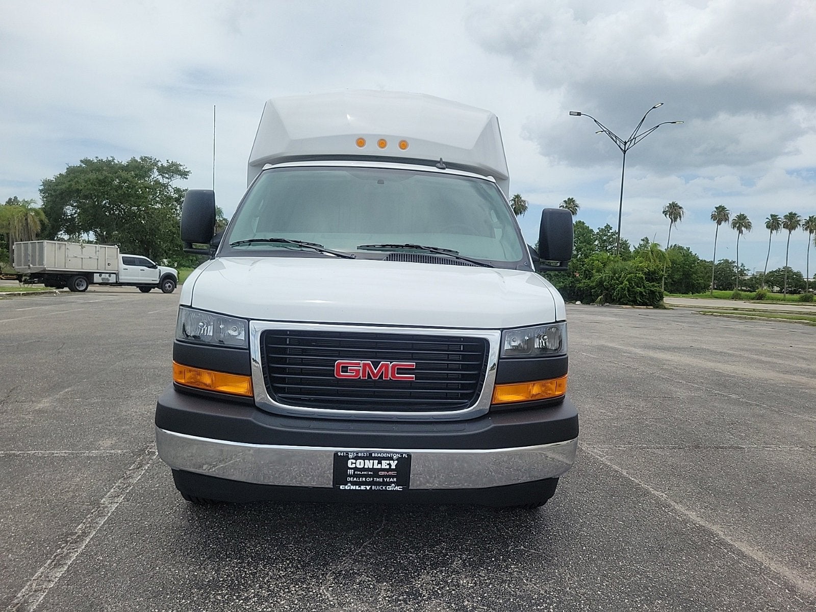 2025 GMC Savana Cutaway 3500 1WT