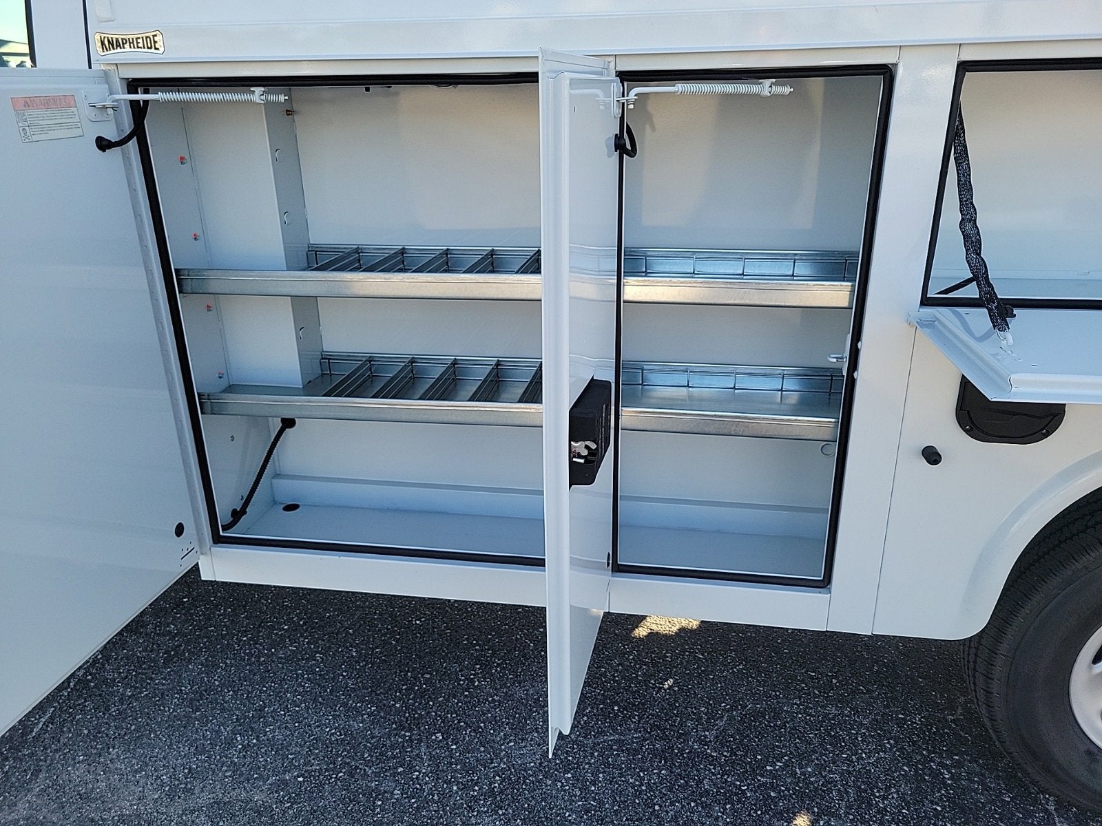 2025 GMC Savana Cutaway 3500 1WT