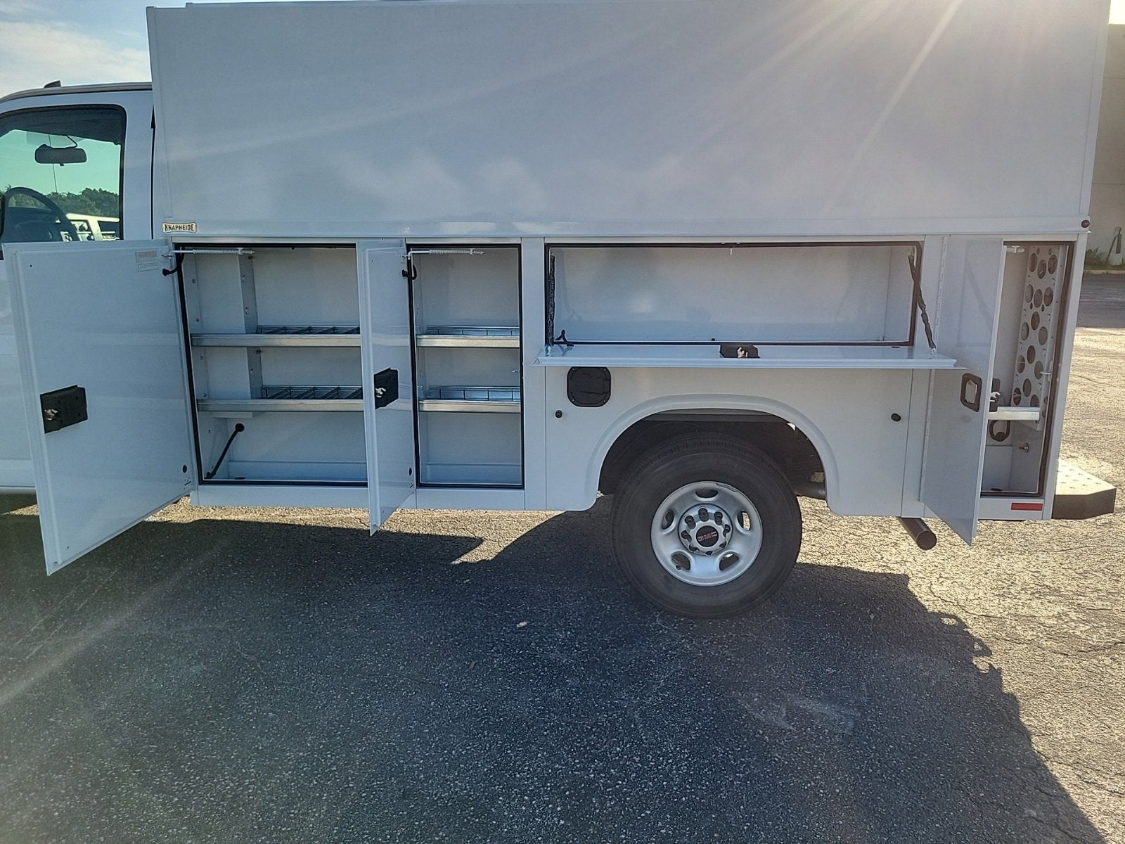 2025 GMC Savana Cutaway 3500 1WT