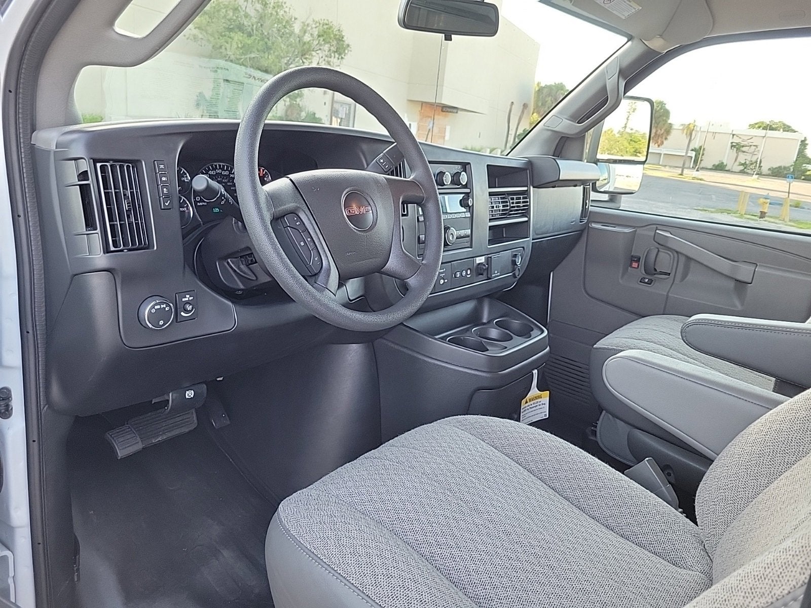 2025 GMC Savana Cutaway 3500 1WT