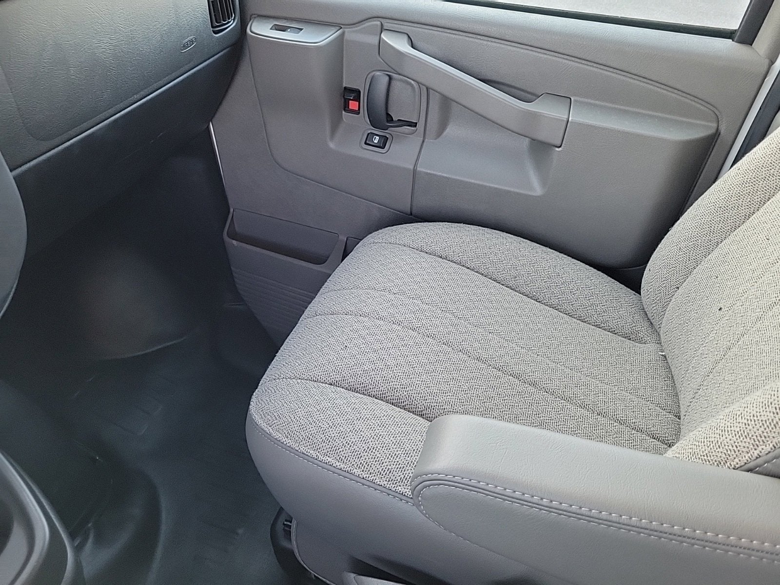 2025 GMC Savana Cutaway 3500 1WT