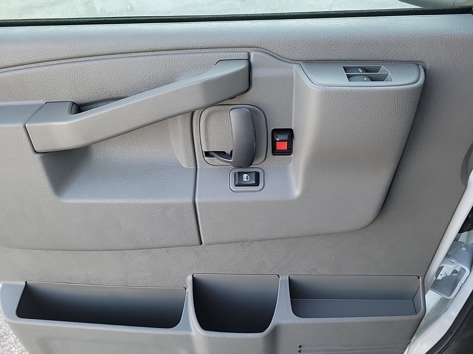 2025 GMC Savana Cutaway 3500 1WT