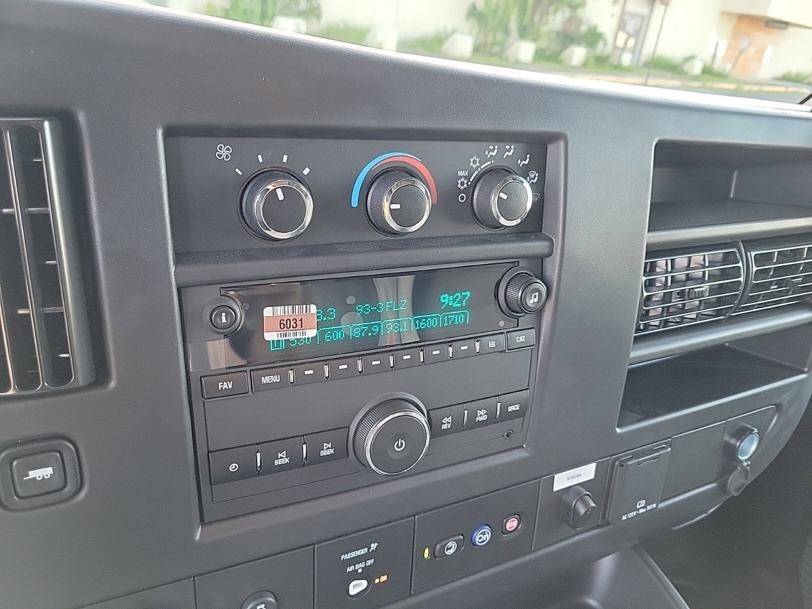 2025 GMC Savana Cutaway 3500 1WT