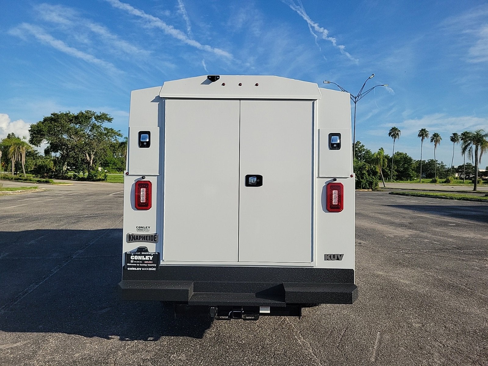 2025 GMC Savana Cutaway 3500 1WT