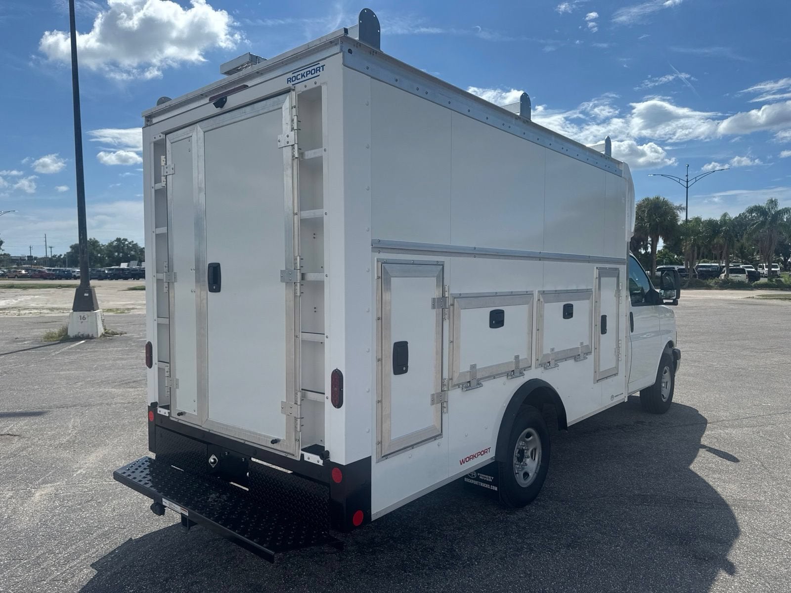 2026 GMC Savana Cutaway 3500 1WT
