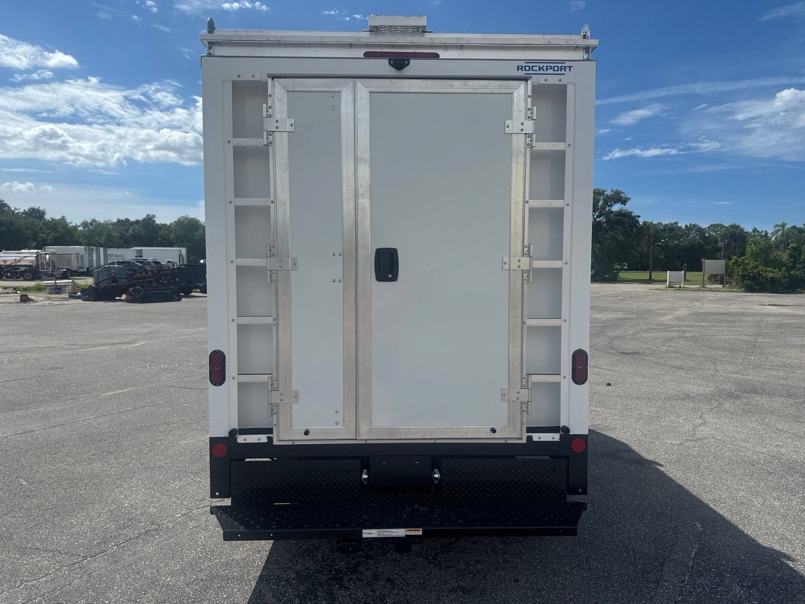 2026 GMC Savana Cutaway 3500 1WT