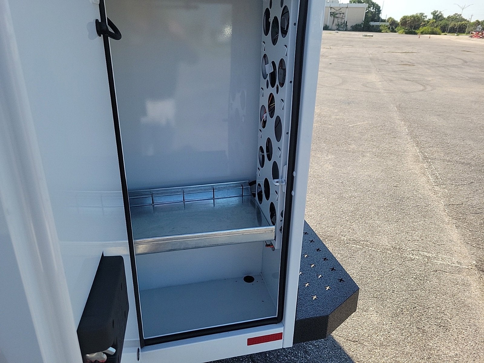 2025 GMC Savana Cutaway 3500 1WT