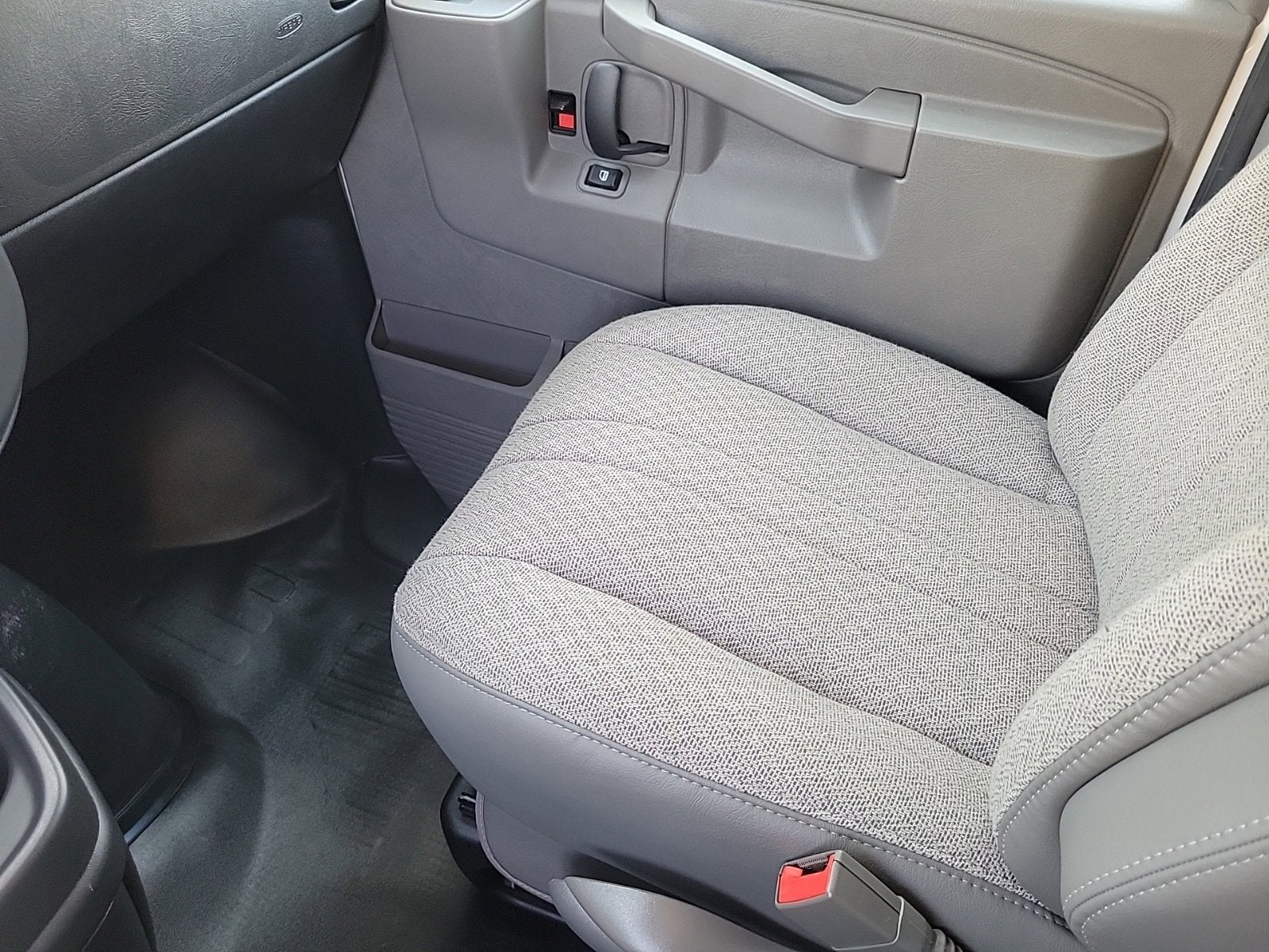 2025 GMC Savana Cutaway 3500 1WT