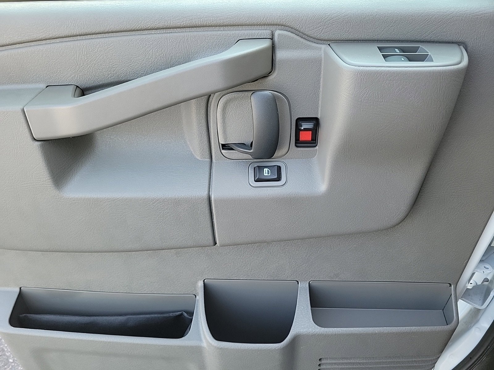 2025 GMC Savana Cutaway 3500 1WT