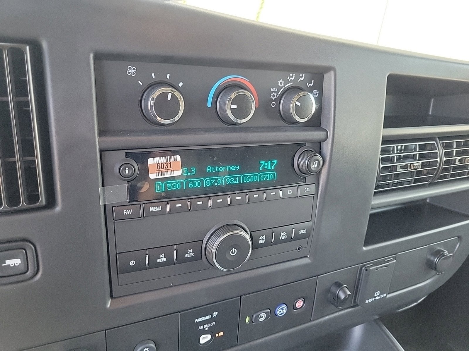 2025 GMC Savana Cutaway 3500 1WT