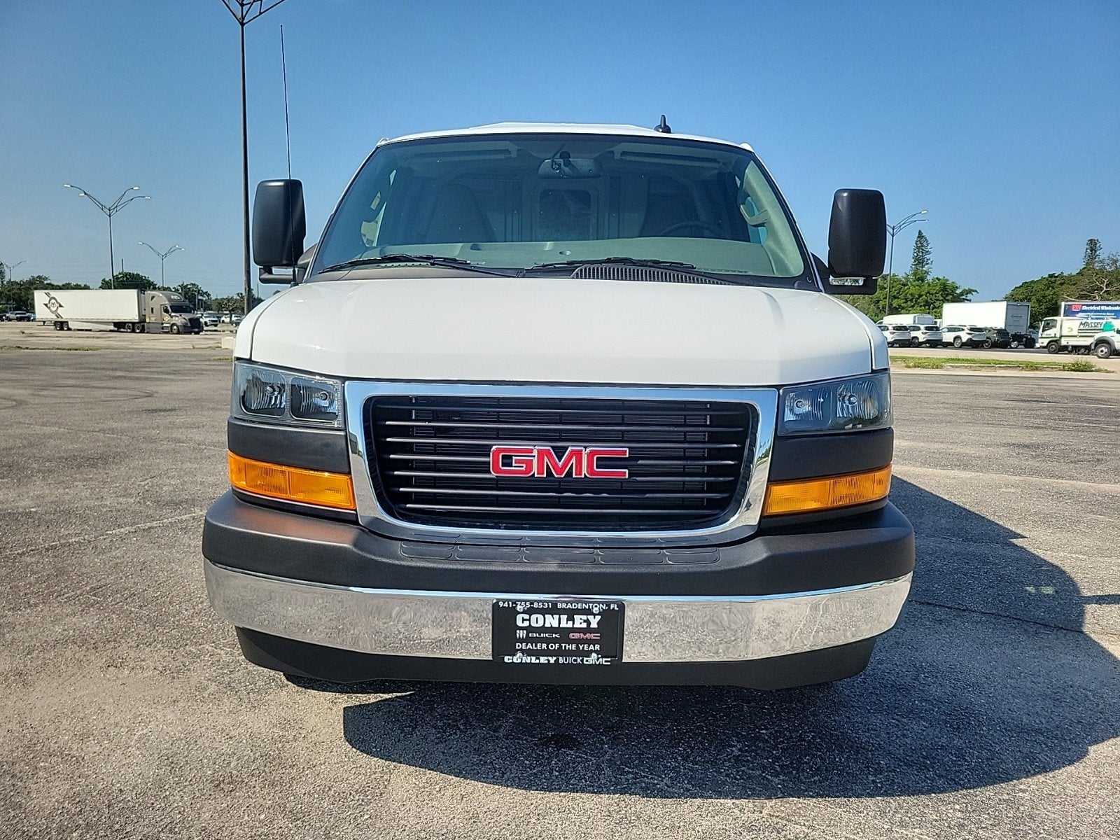 2025 GMC Savana Cutaway 3500 1WT