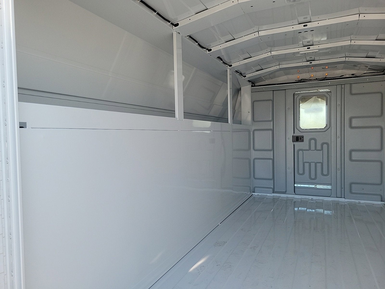 2025 GMC Savana Cutaway 3500 1WT