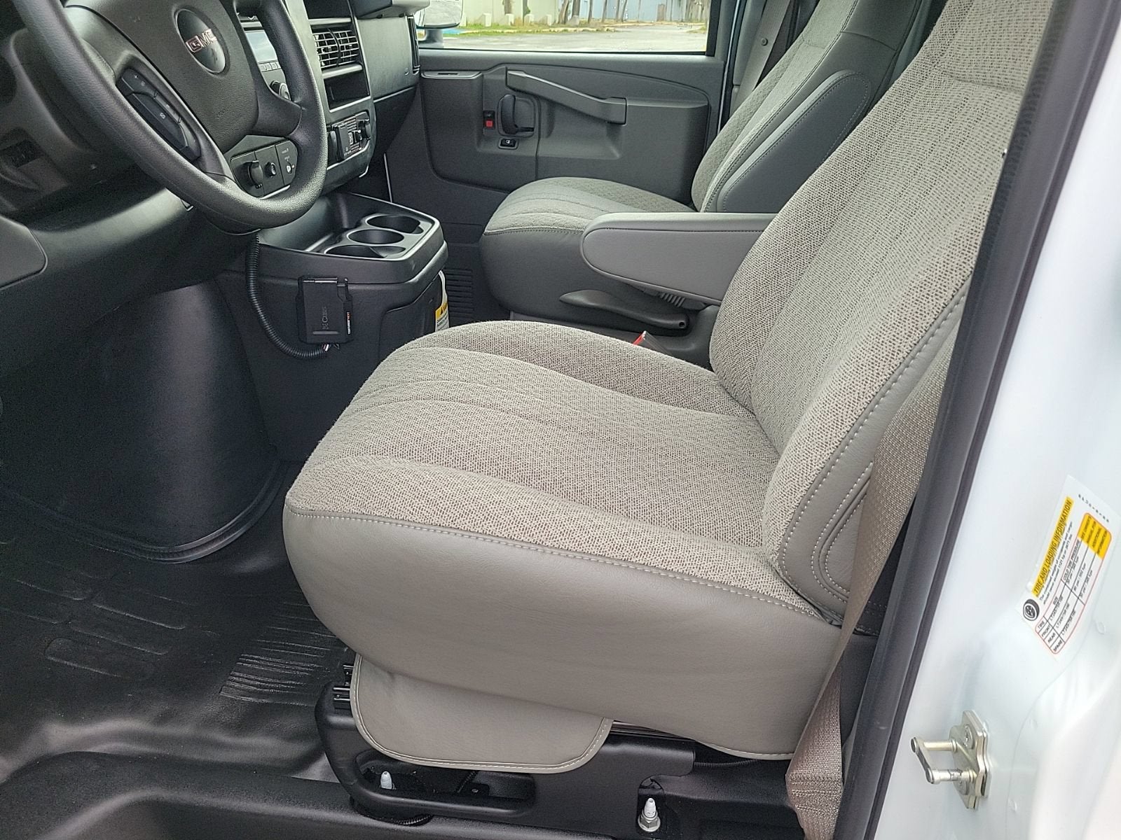 2026 GMC Savana Cutaway 3500 1WT
