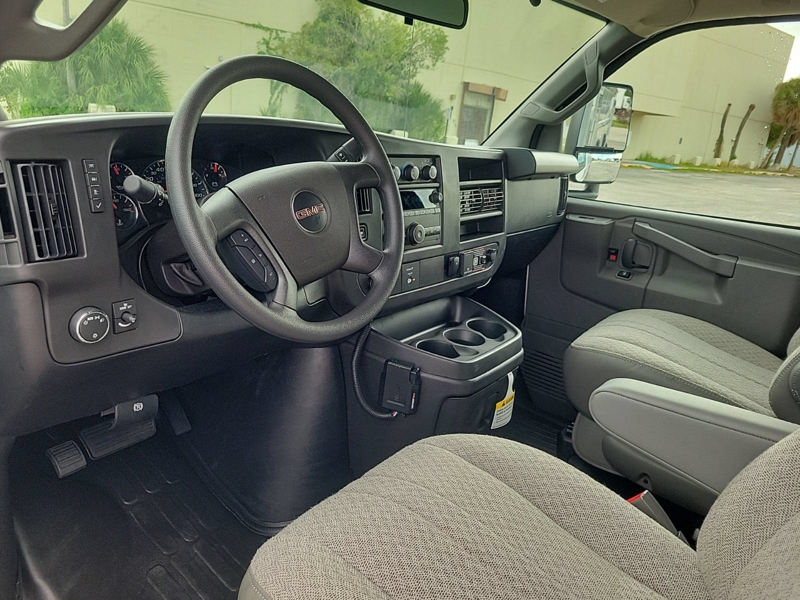 2026 GMC Savana Cutaway 3500 1WT