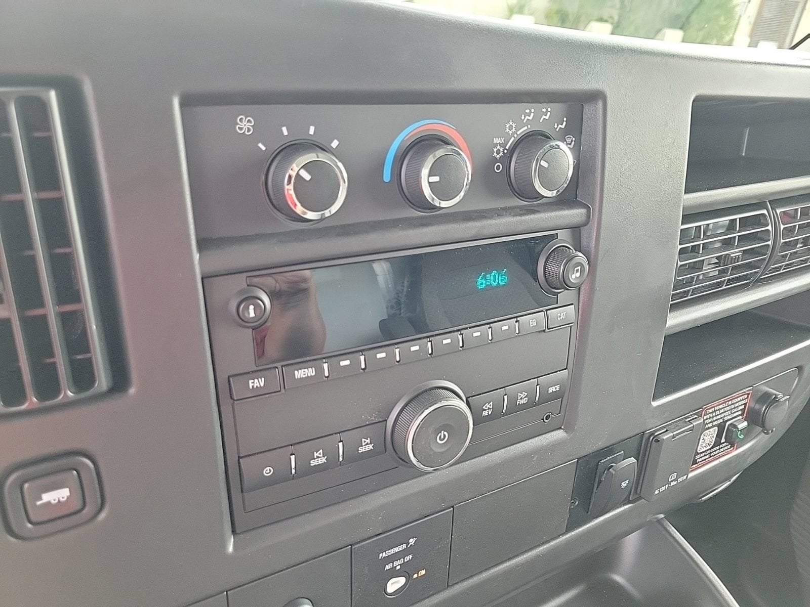 2026 GMC Savana Cutaway 3500 1WT